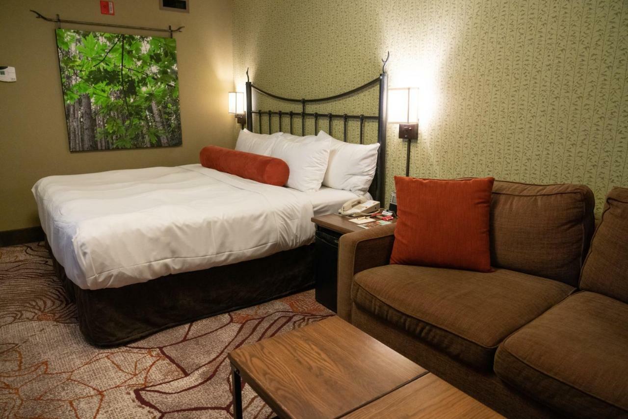บานฟ์ คาริบู ลอดจ์แอนด์สปา Hotel แบมฟ์ ภายนอก รูปภาพ